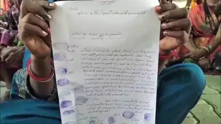 अमेठी: कोटेदार पर कार्रवाई के विरोध में महिलाओं ने अमेठी तहसील में धरना प्रदर्शन किया, जांच टीम पर लगाए गंभीर आरोप