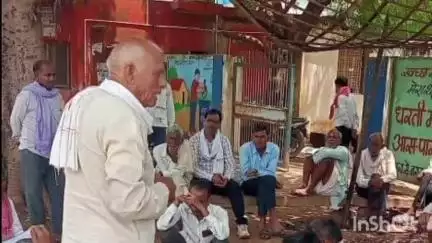 सबलगढ़: टोंगा तालाब की बाहरी दीवार बनाने के लिए किसानों ने एसडीएम कार्यालय पर प्रदर्शन कर मुख्यमंत्री के नाम ज्ञापन दिया