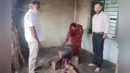 అసిఫాబాద్: ఝరి ప్రాథమికోన్నత పాఠశాలను తనిఖీ చేసిన ఆసిఫాబాద్ జిల్లా అదనపు కలెక్టర్ దీపక్ తివారి