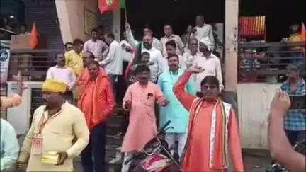मुलताई: हेमंत खंडेलवाल के भाजपा प्रदेश अध्यक्ष बनने पर मुलताई में कार्यकर्ताओं ने पटाखे फोड़े, मिठाई बांटी