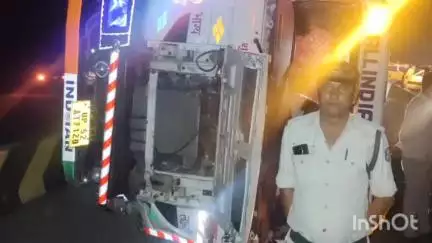 त्योंथर: सोहागी पहाड़ पर अनियंत्रित होकर पलटा ट्रक, चालक को आई मामूली चोट, सोहागी थाना क्षेत्र का मामला