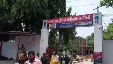 चंदौली: देवरापुर के व्यक्ति से नौकरी के नाम पर ₹29 लाख की ठगी, पीड़ित ने पुलिस पर केस न लिखकर फंसाने की धमकी देने का लगाया आरोप