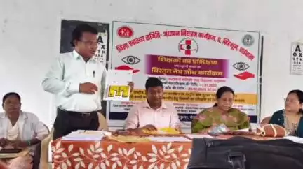 चाईबासा: जिले के 1220 शिक्षकों को दिया गया नेत्र जांच प्रशिक्षण