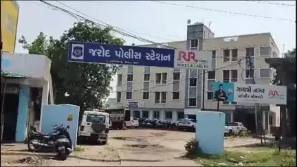 વડોદરા પૂર્વ: વડોદરા ગ્રામ્ય એલસીબી અને જરોદ પોલીસે દારૂની કટીંગ પર રેડ કરી 61, 15000/- નો મુદ્દા માલ ઝડપી પાડ્યો.