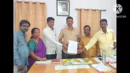 బీబీ నగర్: బీబీనగర్ ఎంపీడీవో కార్యాలయంలో సిఐటియూ ఆధ్వర్యంలో ఎంపీడీవోకు సమ్మె నోటీస్ అందజేత