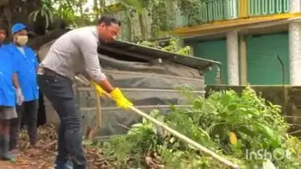 দেগঙ্গা: ইন্টারন্যাশনাল প্লাস্টিক ফ্রি ডে উপলক্ষে দেগঙ্গা BDO অফিসের সামনে জঞ্জাল সাফাই করলেন BDO ফাহিম আলম