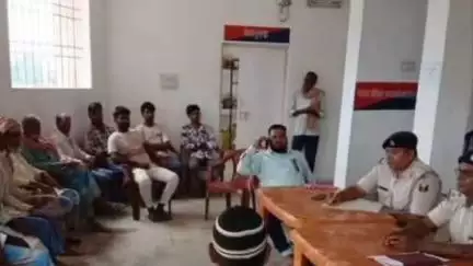 इमामगंज: छकरबंधा थाना परिसर में मोहर्रम पर्व को लेकर शांति समिति की बैठक हुई