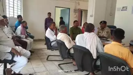 गोह: उपहारा थाना परिसर में मुहर्रम पर्व को लेकर आयोजित हुई शांति समिति की बैठक, अफवाह फैलाने वालों पर होगी कार्रवाई