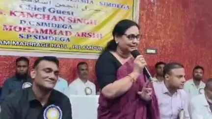 सिमडेगा: सेंट्रल अंजुमन इस्लामिया सिमडेगा द्वारा जमजम मैरिज हॉल में टैलेंट अवार्ड कार्यक्रम आयोजित, डीसी-एसपी शामिल