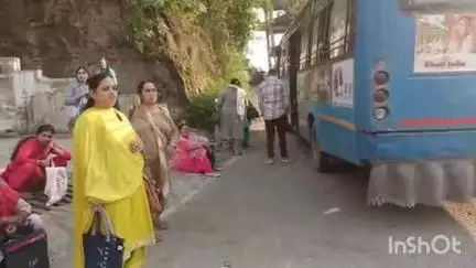भोटा: मट्टन सिद्ध के पास रैली-जजरी रूट की बस अचानक खराब, यात्रियों को हुई परेशानी
