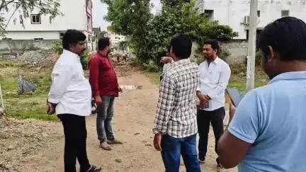 ఇబ్రహీంపట్నం: హయత్ నగర్ డివిజన్ పరిధిలో జరుగుతున్న అభివృద్ధి పనులను పరిశీలించిన కార్పొరేటర్ కళ్లెం నవజీవన్ రెడ్డి