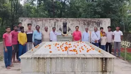 ঝালদা ১: ফরওয়ার্ড ব্লকের প্রাক্তন প্রয়াত রাজ্য সম্পাদক অশোক ঘোষের ১০৩ তম জন্ম দিবস পালিত হলো সুইসাতে