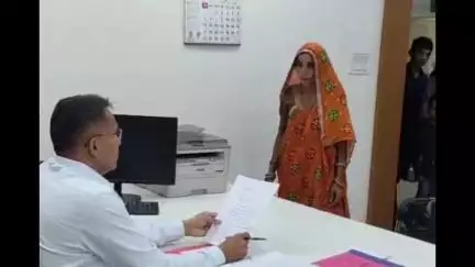 ગોધરા: મીઠાપૂર ગામના પરિવારે કોર્ટ કેસને લઈને હેરાનગતિ કરાતી હોવાના આક્ષેપ સાથે જિલ્લા સેવાસદન કચેરી ખાતે આવેદનપત્ર આપ્યું