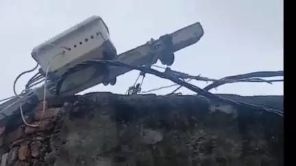 सहसवान: दहगवाँ ब्लॉक क्षेत्र के गाँव में 12 दिन से टूटे पड़े बिजली पोल का वीडियो सोशल मीडिया पर वायरल