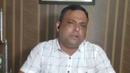 বঙাইগাঁও ভাগ: "মুখ্যমন্ত্ৰীয়ে কেনেকৈ গম পালে ধুবুৰীত ১৪৫০ টা গৰু কুৰবাণী কৰা হৈছে" চহৰত মন্তব্য AAMSUৰ কেন্দ্ৰীয় সভাপতিৰ