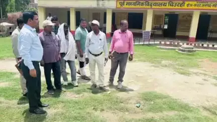 महाराजगंज: संचारी रोग अभियान के तहत बैकुंठपुर वार्ड के पूर्व माध्यमिक विद्यालय चिउरहां में चला स्वच्छता अभियान