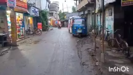 ডোমজুড়: বেহাল রাস্তা সারানোর দাবিতে স্থানীয় বাসিন্দা ও সিপিআইএমের পক্ষ থেকে বিক্ষোভ ডোমজুড়ে#jansamaya