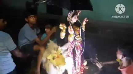 রঘুনাথপুর ২: ধানাড়া গ্রামে বাজনা সহকারে শোভাযাত্রার মধ্য দিয়ে বিপত্তারিণী সিংহ বাহিনীর প্রতিমা নিরঞ্জন