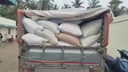 తరకటూరుపాలెంలో గోమితి రైస్ మిల్లులో అక్రమ రేషన్ బియ్యాన్ని పట్టుకున్న విజిలెన్స్ అధికారులు