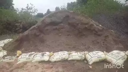 बिछिया: गडरा उप स्वास्थ्य केंद्र निर्माण में गंभीर अनियमितताएं,ग्रामीणों ने उठाई उच्च स्तरीय जांच की मांग #jansamasya