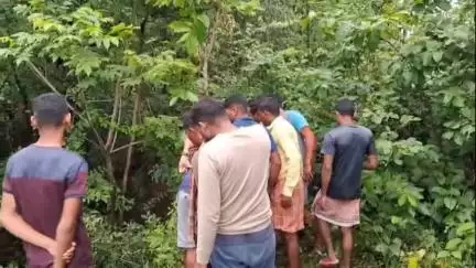 ଛେଣ୍ଡିପଦା: ଠିଆନାଳ ଗ୍ରାମ ନିକଟ ନାଳରୁ ଯୁବତୀଙ୍କ ମୃତ ଦେହ ଉଦ୍ଧାର, ଶବ ବ୍ୟବଚ୍ଛେଦ ପାଇଁ ଛେଣ୍ଡିପଦା ମେଡିକାଲକୁ ପଠାଇଲା ପୋଲିସ l