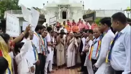 अक्कलकुवा: चातुर्मास निमित्ताने अक्कलकुवा येथे उपाध्याय प.पू श्री मनीतप्रभसागरजी महाराज साहेब आदि ठाणा यांचा मोठ्या उत्साहात प्रवेश