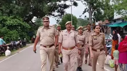 महरौनी: महरौनी क्षेत्र में थाना सौजना पुलिस ने किया पैदल गश्त, आम जनता को कराया सुरक्षा का एहसास