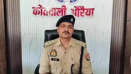 खबर औरैया से कोतवाली क्षेत्र के पुरवा रहट में मिले शव की गलत निशक्त  के संबंध में जानकारी देते क्षेत्राधिकारी  सदर