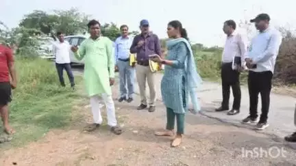 पैलानी: DM ने विकासखंड कार्यालय जसपुरा के ग्राम गड़ोला झंझरी पुरवा, बांदा में R.R.C. सेंटर के निर्माण कार्य का निरीक्षण किया