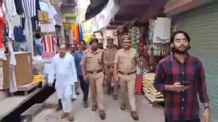 कन्नौज तालग्राम 
सदर CO और तालग्राम थाना प्रभारी ने नगर में आगामी त्यौहारों को लेकर किया पैदल गस्त