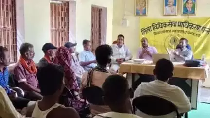पन्ना: खजुरी कुड़ार में ग्रामवासियों को दी गई विधिक जानकारी