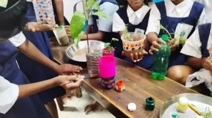 শালবনি: শালবনির মহাশোল প্রাথমিক বিদ্যালয়ে প্লাস্টিক বর্জ্য প্রক্রিয়াকরণ ও পুনর্ব্যবহার বিষয়ক কর্মশালা