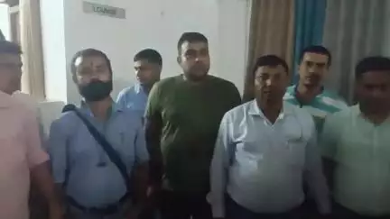 मधुबनी: निगरानी विभाग की टीम ने रहिका के अंचल अधिकारी और नाजीर को रिश्वत लेते गिरफ्तार किया
