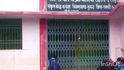 धमतरी: ग्राम सरबदा के शासकीय विद्यालय में बच्चों द्वारा झाड़ू-पोछा करने का वीडियो आया सामने, कलेक्टर से की गई शिकायत