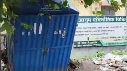अमरावती: वडाली परिसर, सर्किट हाऊस रोड, युनिव्हरर्सिटी रोड या भागाचे अनधिकृत निळे गटई खोके धारकांचे २ ट्रक खोके जप्ती