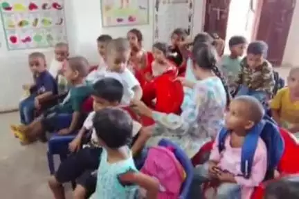 भीटी: मीरानपुर में गरीब परिवार के बच्चों के लिए मनिहार ट्रस्ट ने खोला निशुल्क कोचिंग सेंटर, आसपास में हो रही सराहना
