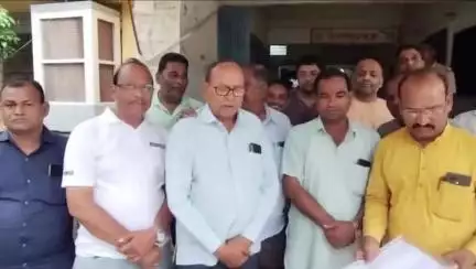 पचपहाड़: भवानीमंडी में नगर कांग्रेस कमेटी ने आधार कार्ड सेंटर पर टोकन संख्या बढ़ाने की मांग को लेकर एसडीएम को सौंपा ज्ञापन
