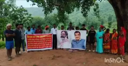 चांदवा: चंदवा में किसानों ने सड़क परिवहन मंत्री नितिन गडकरी के नाम से टोरी फ्लाई ओवरब्रिज के लिए निकाली पदयात्रा
