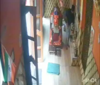 पेटलावद: हनुमानजी मंदिर में दिनदहाड़े चोरी, सीसीटीवी फुटेज आया सामने