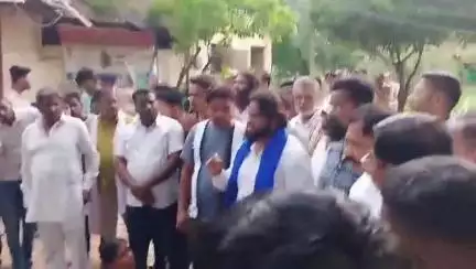 अकोला: बोरगाव मंजू मध्ये दोन गटात झालेल्या वाद प्रकरणी बौद्ध संघर्ष समिती आणि महिलांनी दोन तास ठिय्या आंदोलन
