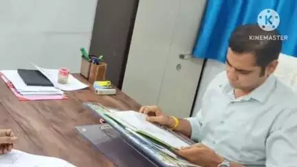 आगर: कलेक्टर ने खनिज शाखा का किया निरीक्षण, खनिज राजस्व लक्ष्य की शत-प्रतिशत पूर्ति के दिए निर्देश
