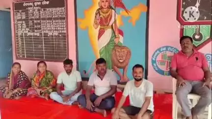 ସିମୁଳିଆ: ଶିକ୍ଷକ ବଦଳି ପ୍ରତିବାଦ ରେ ବରପଦା ଶକୁନ୍ତଲା ଉନ୍ନତି ପ୍ରାର୍ଥମିକ ବିଦ୍ୟାଳୟ ସମ୍ମୁଖରେ ଧାରଣା,