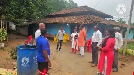 अडकी: ग्राम प्रधान बलराम मुंडा इमाम बसके के परिजनों से मिलने ट्राइब फर्स्ट अभियान झारखंड की टीम काड़ेतुम्बीद पहुंची