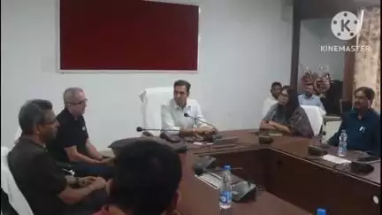 आगर: मेकेन कंपनी जिले में करेगी ₹1000 करोड़ का निवेश, कलेक्टर राघवेन्द्र सिंह के साथ हुई कंपनी के पदाधिकारियों की बैठक