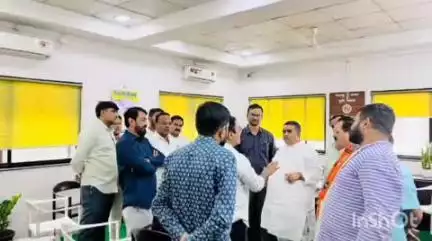 नाशिक: जिल्हा कृषी अधिक्षक कार्यालयात शेतकऱ्यांच्या मागण्यासंदर्भात मनसेने दिले निवेदन
