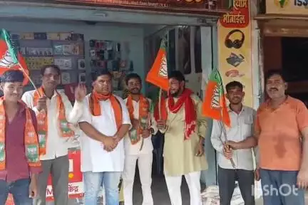 पोहरी: हेमंत खंडेलवाल भाजपा के प्रदेश अध्यक्ष नियुक्त, पोहरी मंडल अध्यक्ष ने मिठाई बांटकर मनाया जश्न