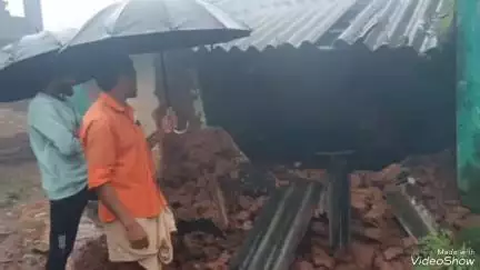 ପଟ୍ଟାଙ୍ଗୀ: ଲଗାଣ ବର୍ଷାରେ ବେହାଲ ସ୍ଥିତି, ମାଳିପୁଙ୍ଗାର ଗ୍ରାମରେ ଭାଙ୍ଗିଲା ଘର