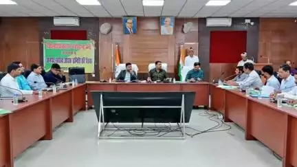 गौरीगंज: गौरीगंज कलेक्ट्रट सभागार में जिलाधिकारी ने जिला उर्वरक समिति के साथ की बैठक, संबंधित अधिकारियों को दिए दिशा निर्देश