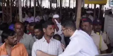 उत्तर सोलापूर: जिल्हाधिकारी यांनी पंढरपूरात केली दर्शन रांग व पत्राशेडची पाहणी : दर्शन रांगेतील भाविकांशी साधला संवाद...