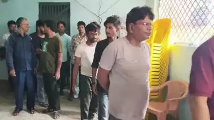 पुपरी: सुरसंड के खाजा नगर गांव में जमीनी विवाद, मदरसा में ताला जड़ने पर दो पक्षों में विवाद, 25 लोग हिरासत में